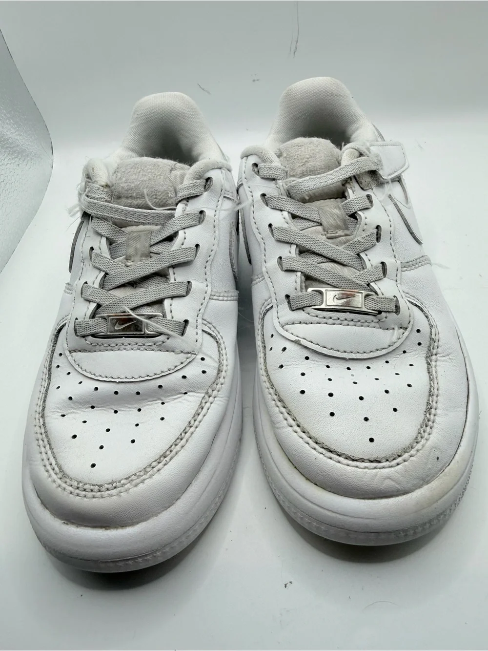 Nike Kids White Leather Sneakers with Hook-and-Loop Strap